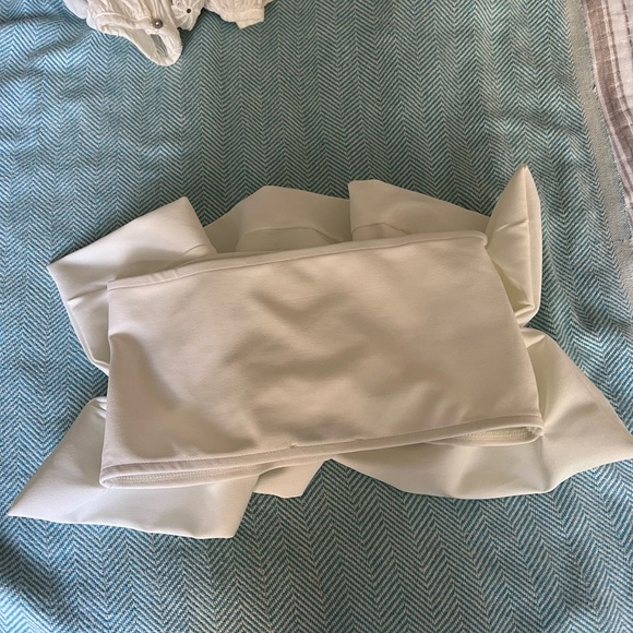 Cream Ruffled crop top - Picture 2 of 4